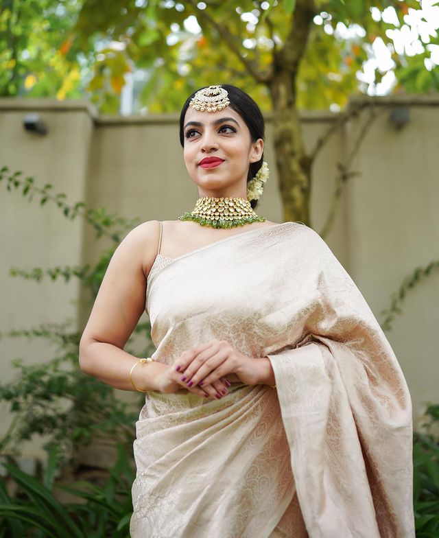 Traditional Kanjivaram Silk Saree with Intricate Prints