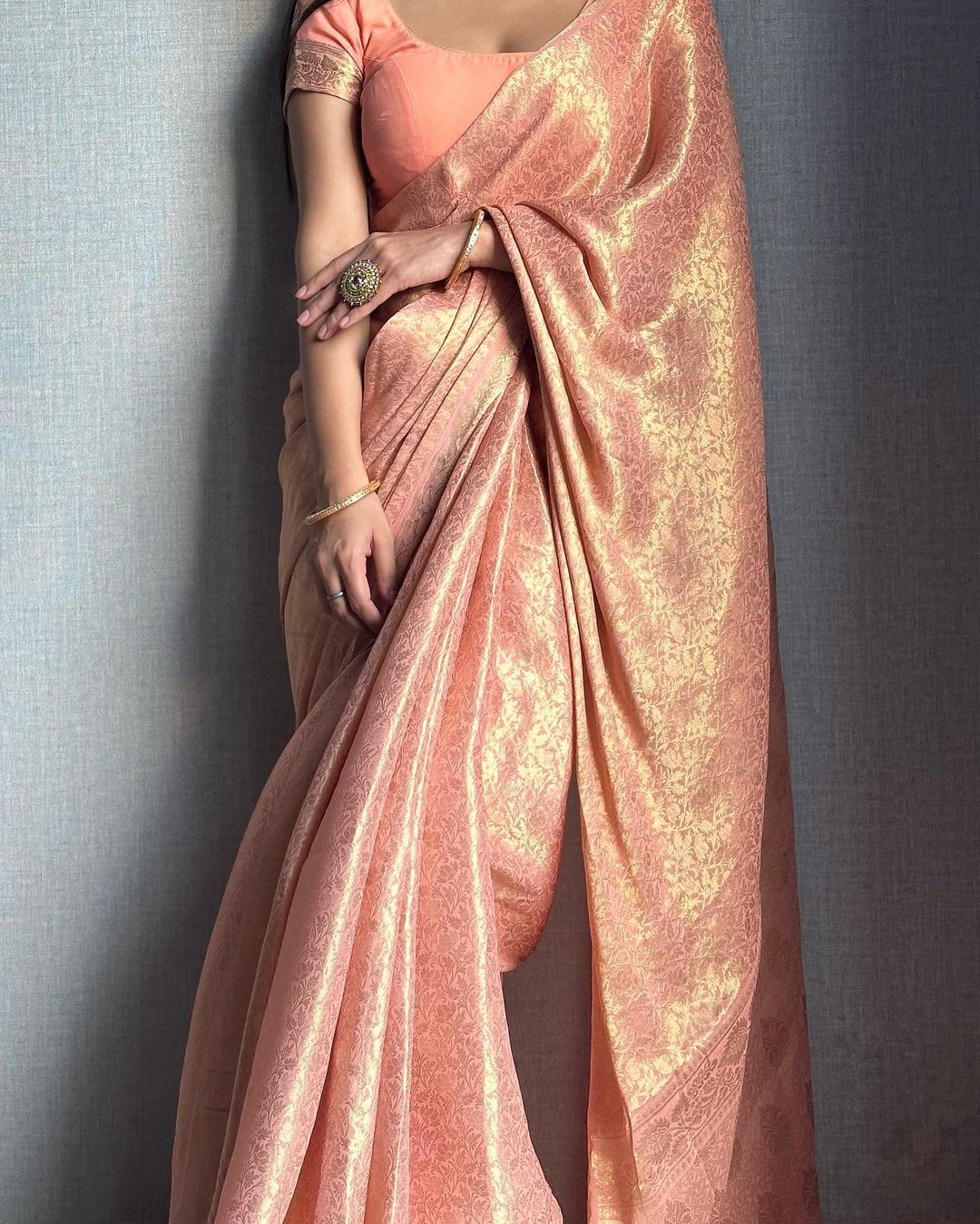 Printed Silk Blend Banarasi Saree in Pink