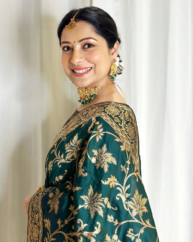 Green Banarasi Jacquard Saree with Floral Print