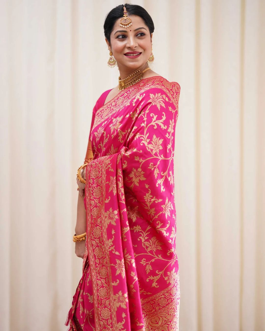 Pink Banarasi Jacquard Saree with Elegant Floral Print